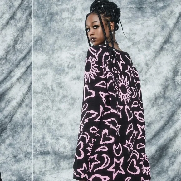 Delia’s Oversized Sweater - Picture 3 of 4